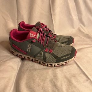 ON CLOUD WOMENS CLOUD Pink/gray RUNNING SHOES SIZE 6